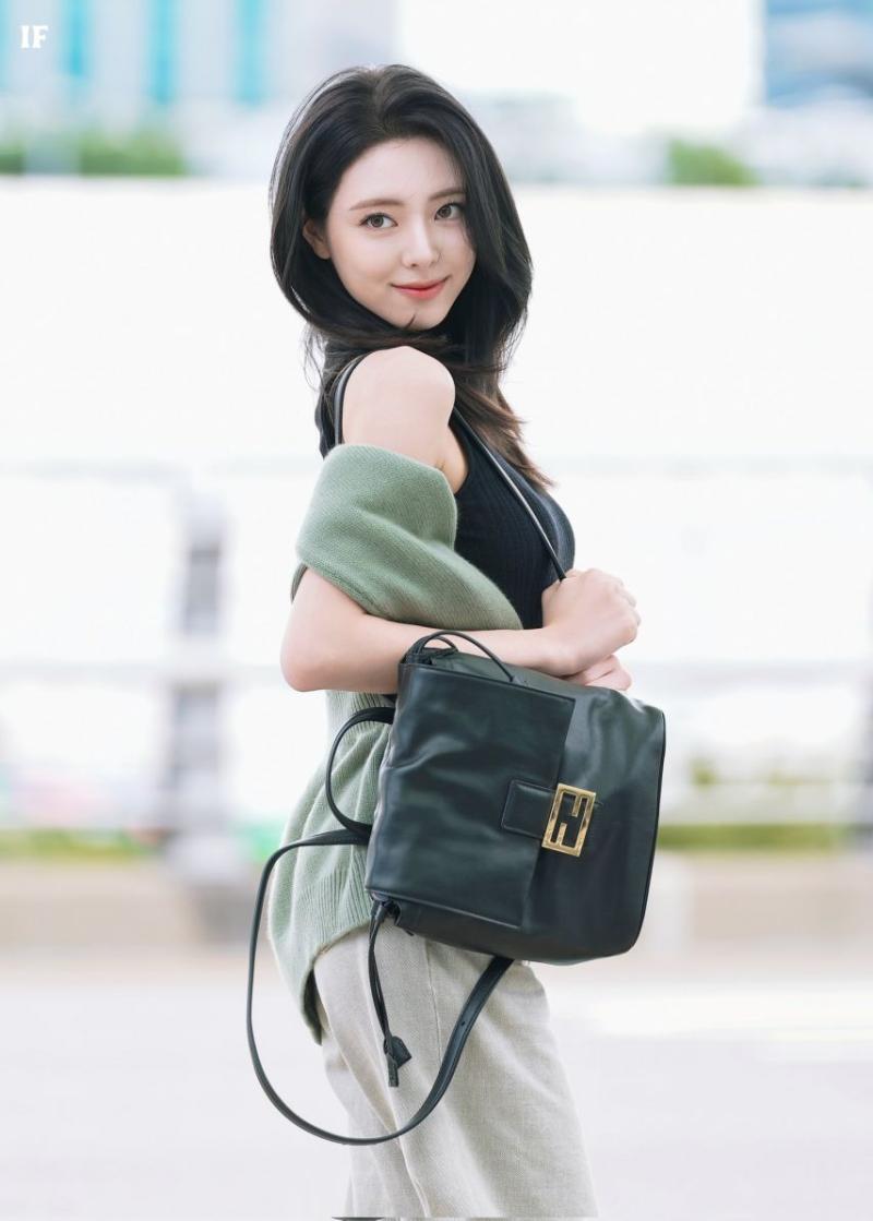 있지 유나 카키색 코디