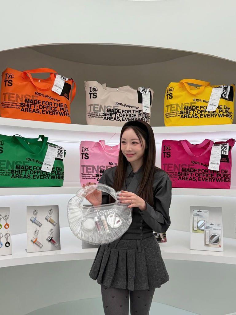 브브걸 은지 하트무늬 그레이 스타킹