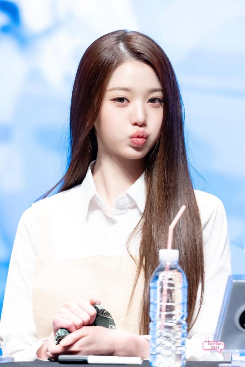 오늘자 장원영 (아이브)