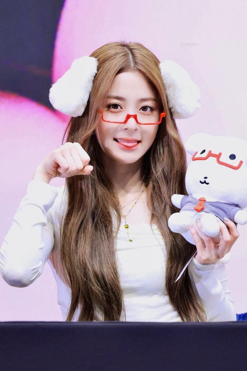 르세라핌 허윤진