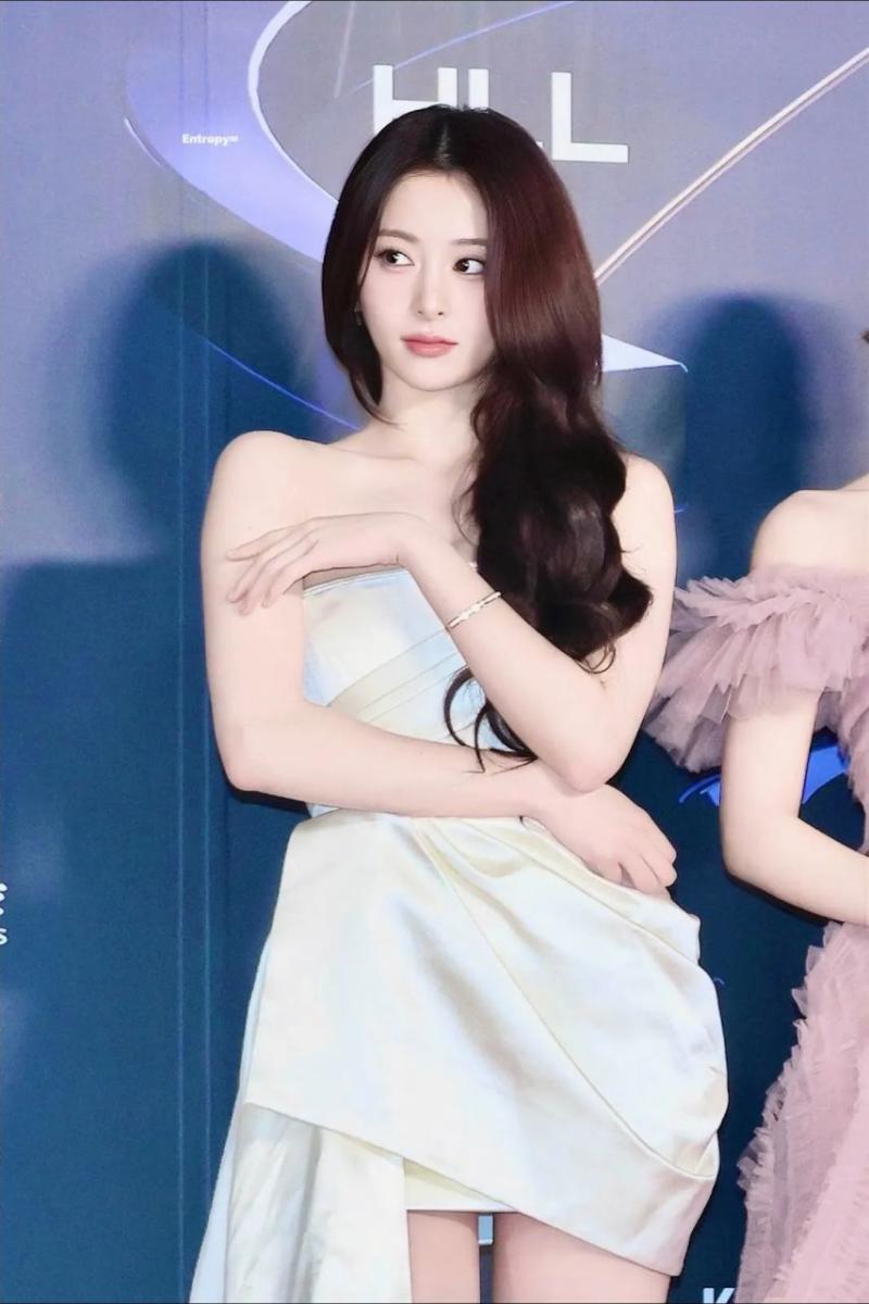 르세라핌 허윤진