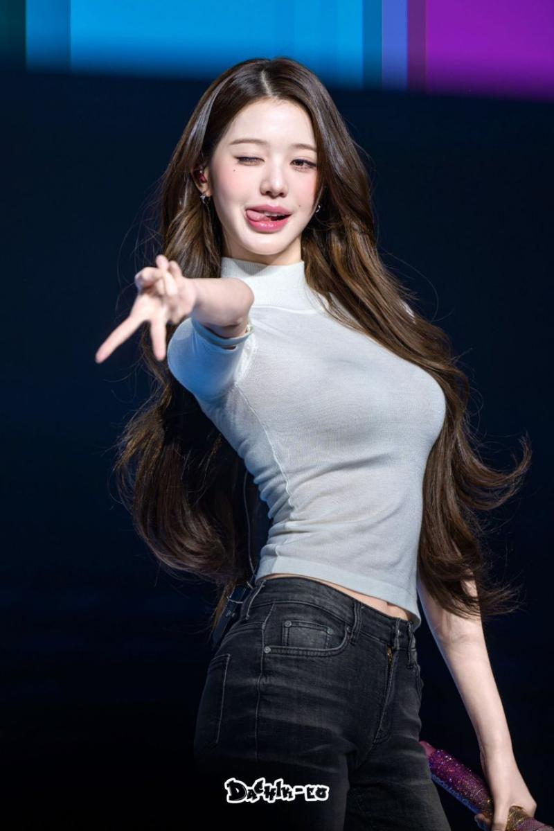 IVE  장원영 (1366x2048)