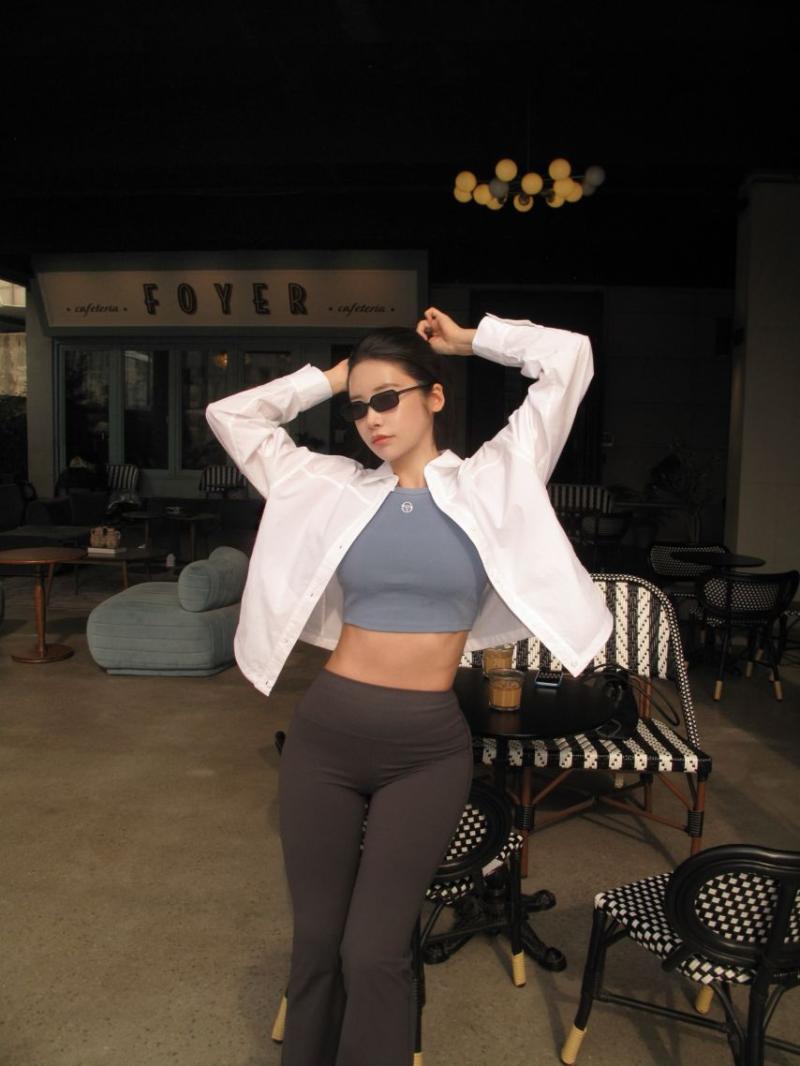 레깅스 차림으로 활보하는 기희현(인스타)