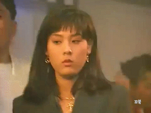 배우 전미선 님 스물다섯 시절.gif