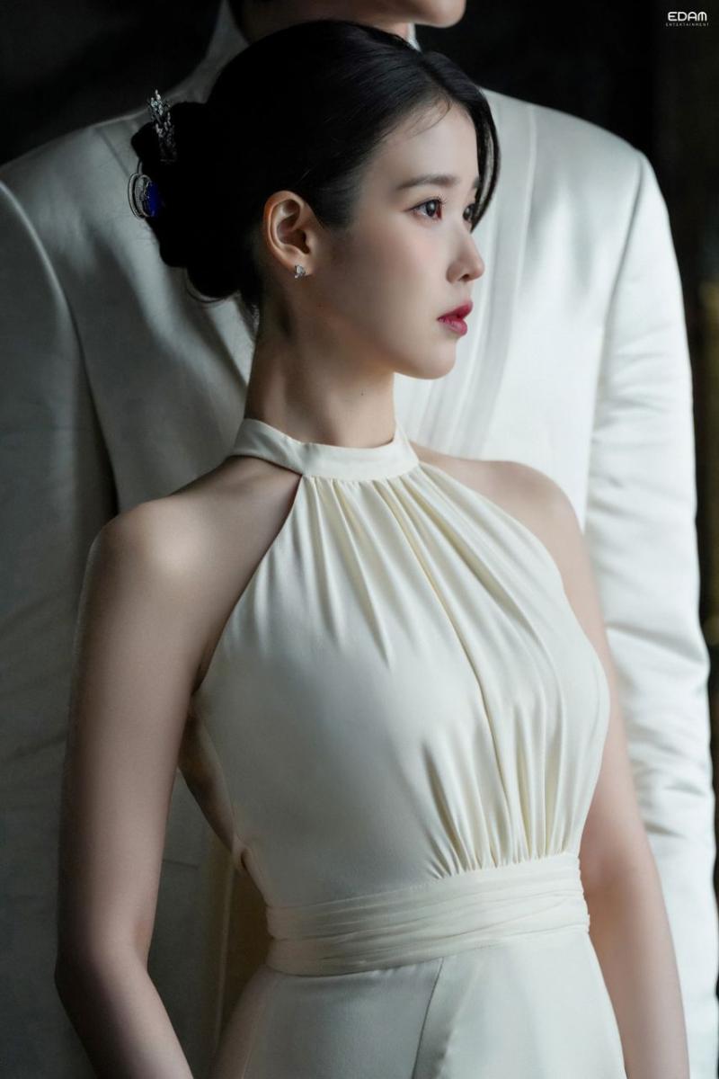 [아이유]  ‘21세기 대군부인’ 포스터 촬영 비하인드