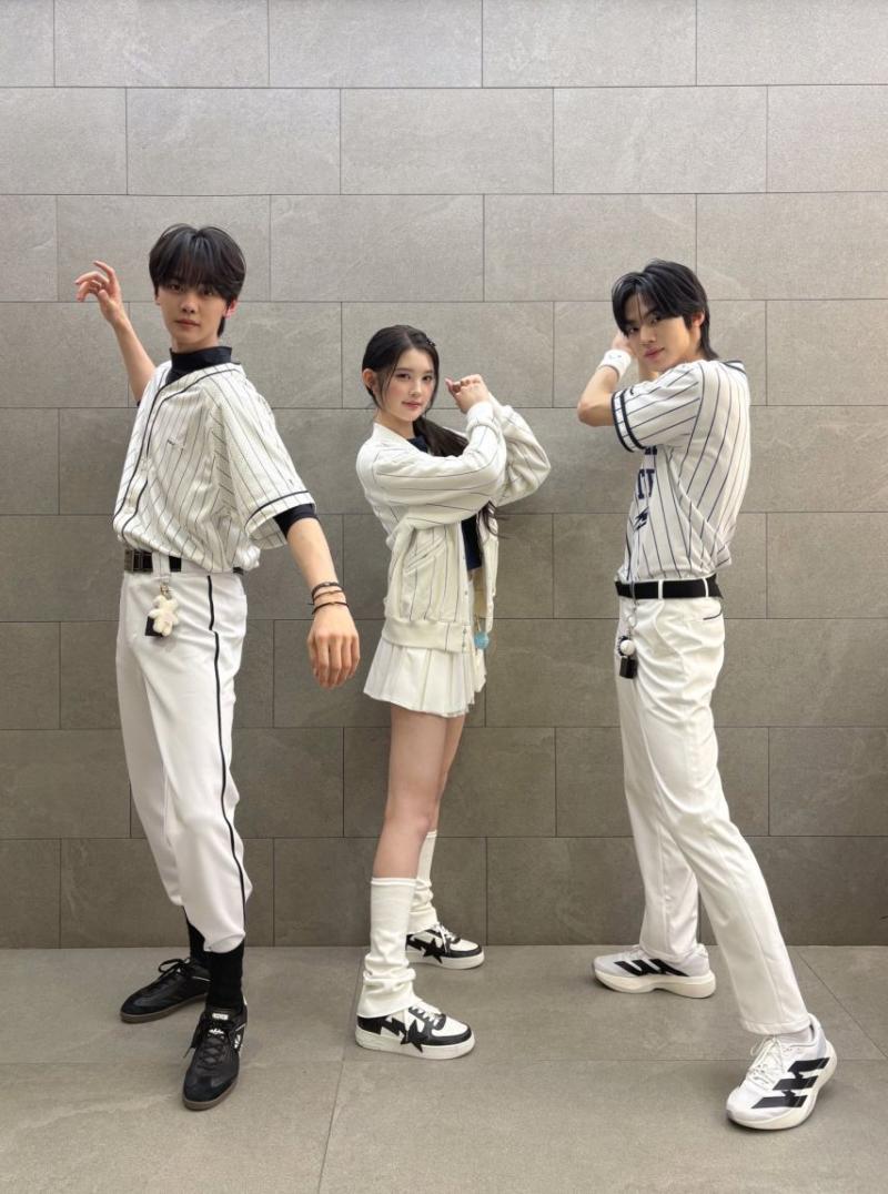 하츠투하츠 에이나, 김규빈, 투어스 도훈