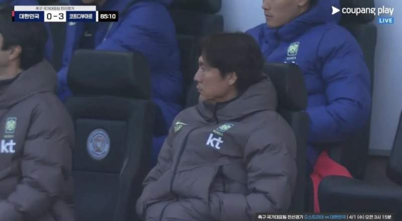 3:0 스코어일때 홍명보 자세.jpgㅋㅋ