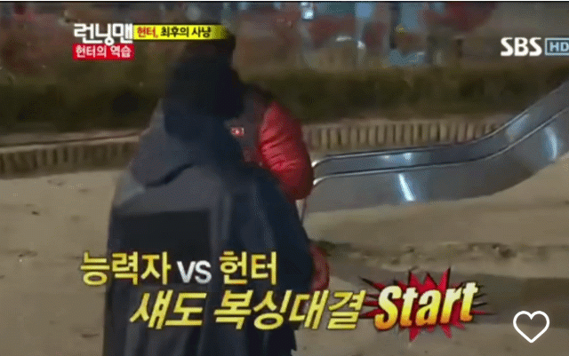 조금만 빗나가면 서로에게 치명타.gif