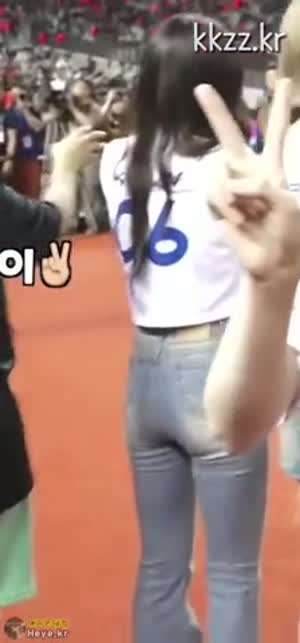 응원하는 뒤태 엔믹스 규진