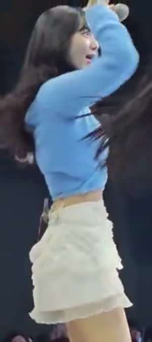 오마이걸 유빈 프릴 치마 뒤태