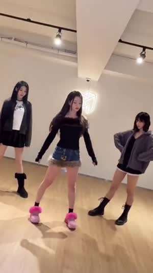 하이키 휘서, 트리플에스 니엔, 신위