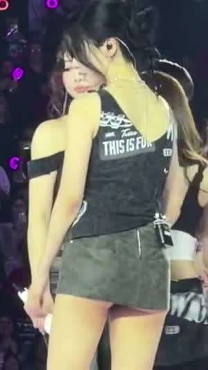 치마가 너무 짧은 트와이스 미나