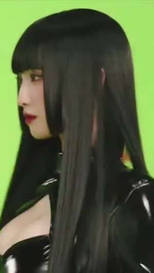 가슴에 구멍난 에나멜 의상 히메컷 묵직묵직 트와이스 모모