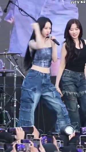 묵직한 가슴 흔들림 에스파 카리나 압도적 퍼포먼스.mp4