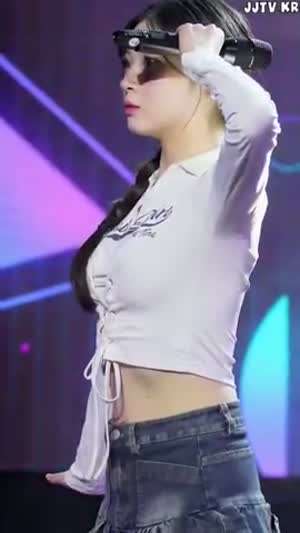 앞 스트랩 봉긋 가슴 흰 크롭티 에스투잇 세아.mp4