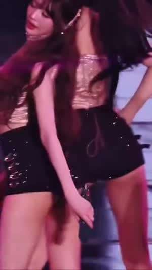 길게 보는 아이브 장원영 황금빛 뒤태