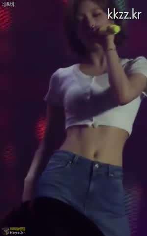 크롭에 홀터넥 엔믹스 배이