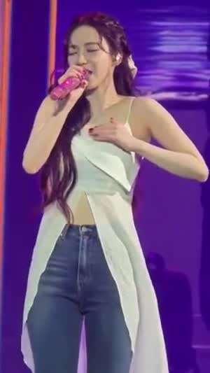 끈민소매 에스파 카리나 청바지핏 묵직한 가슴.mp4