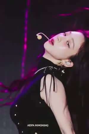 에스파 카리나 가슴 내미는 안무 잔잔한 출렁임.mp4