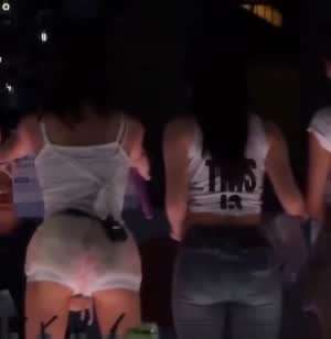 팬들한테 피켓 보여주는 트와이스 핫팬츠 모모, 청바지 다현 뒤태