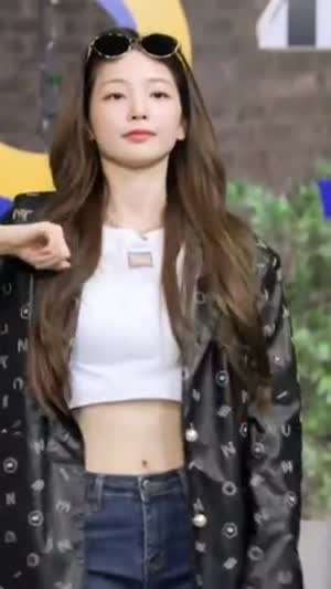 크롭티 배꼽 청바지 로켓펀치 연희