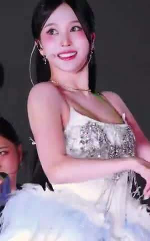 몽글몽글한 투명끈 민소매 트와이스 미나