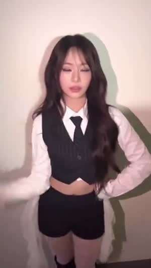 피프티피프티 문샤넬,  하나