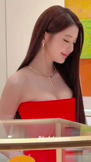 빨간 드레스를 입은 섹시한 아이브 장원영 슬로우 모션 (약스압)