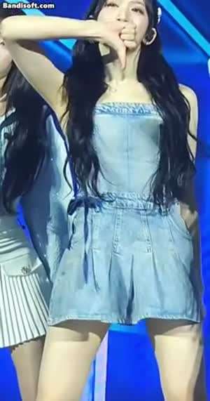 [아이브] 이서, 건강미 넘치는 청원피스 몸매 ㄷㄷ..gif