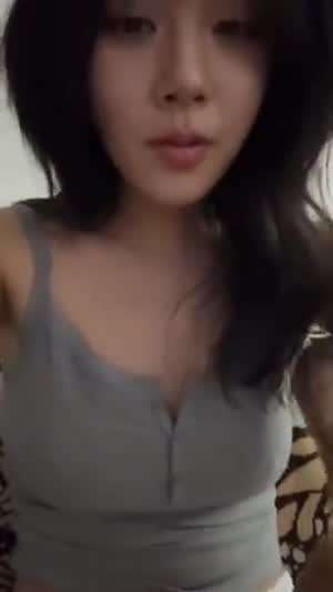 비비 뒤늦게 가슴 가리기.mp4