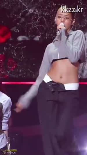 크롭티 복근 아이들 민니