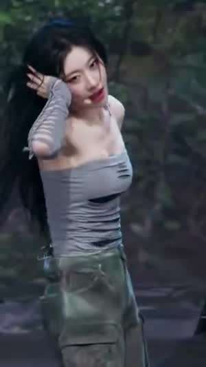 있지 채령 봉긋 오프솔더 숙인 가슴골.mp4