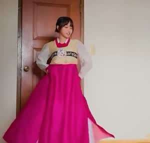 한복 입고 트월킹으로 재롱 부리는 르세라핌 김채원