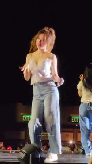 아이들 슈화 하얀 레이스 캐미솔 찰랑거리는 자연산 가슴 무빙.mp4