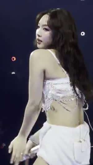 보석 장식 화이트 란제리 브라탑 트와이스 나연 수건 초미니