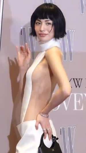 전 애프터스쿨] 나나 노브라 옆가슴 다 보여주는 시원한 드레스 핏.mp4