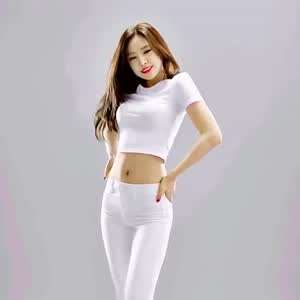 손나은 화이트 스키니진 화이트 크롭 슬렌더의 표준