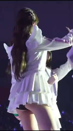 천사날개 원영이의 팬티나 다름없는 까만 속바지 엉밑살