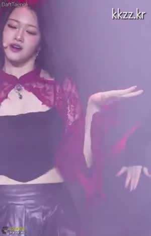 파인 틈 보이고 발차기 클라씨 원지민