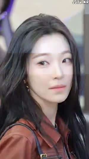 프로미스나인 백지헌 김포 공항 출국 얼빡 미모