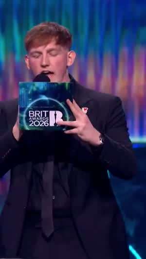 블랙핑크 로제 '아파트', K팝 최초 英 브릿어워즈 수상