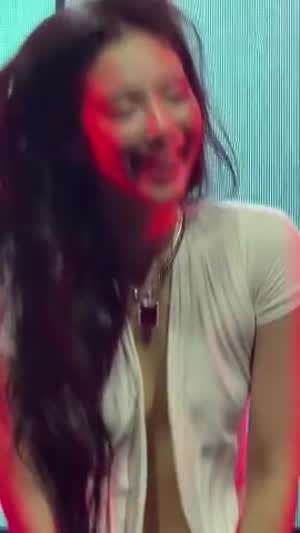 블랙핑크 제니 집중하게 하는 노브라 헐렁한 틈.mp4