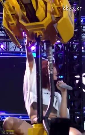 촉촉하게 젖은 키스오브라이프 쥴리