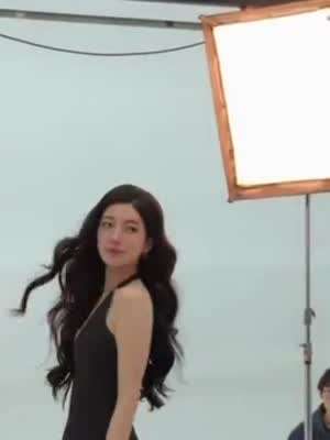 수지 인별 Tsubaki/ GUESS