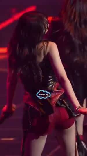 르세라핌 김채원 떨리는 허벅지