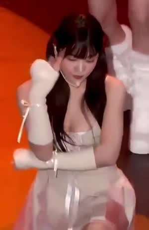 레드벨벳 예리 묵직 가슴 니플 패치 노출.mp4