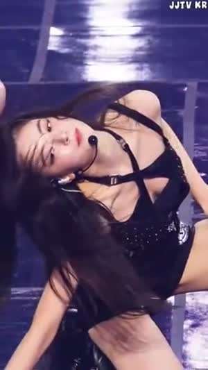 있지 리아 홀터넥 블랙 민소매 가슴골.mp4