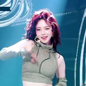 에스파 카리나 파마머리 vs 긴생머리.mp4