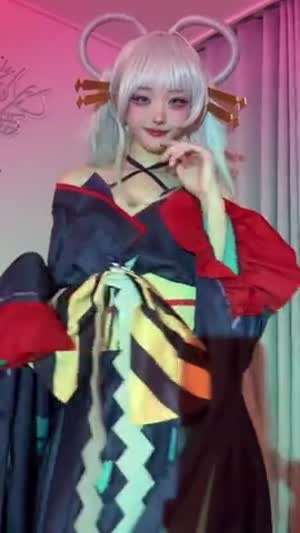 QWER 히나 (루나미 하치요 코스프레)