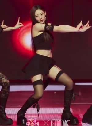 키스오프라이프 쥴리 허리 돌림 웨이브 가터벨트 검스 야벅지.mp4